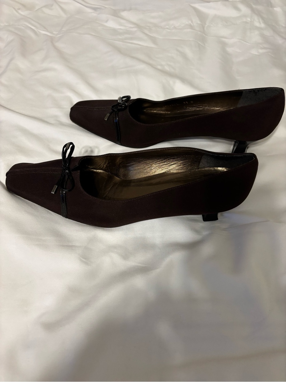 Stuart Weitzman Brown Square Toe Kitten Heel Pumps Patent Bow Women’s 11B - Picture 6 of 7
